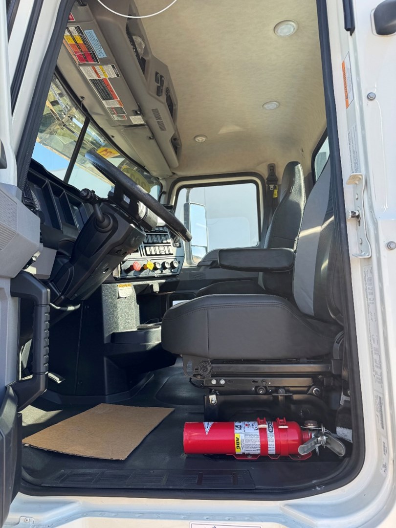 2021 MACK AN64T - USED TRUCKS DAY CAB - image 12